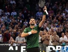 开云体育下载-美网鏖战温网，德约科维奇扛起全队