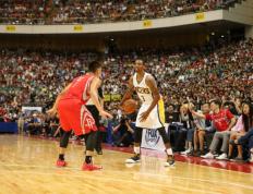 开云体育登录-火箭球迷疯狂庆祝胜利，将士气推向巅峰的简单介绍