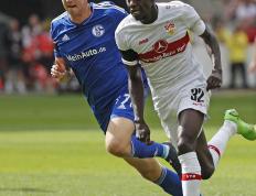 开云体育入口-沙尔克04球员因红牌被罚下场，球队处境堪忧