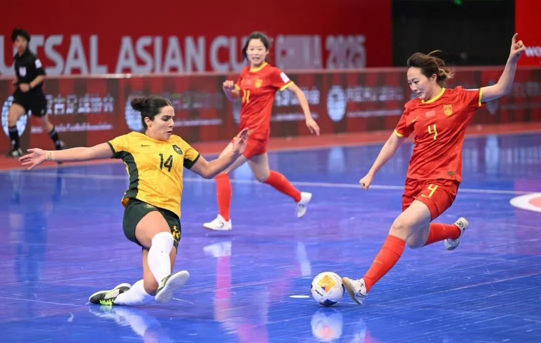 开云体育APP下载-国际女子足球赛中，中国选手斩获胜利