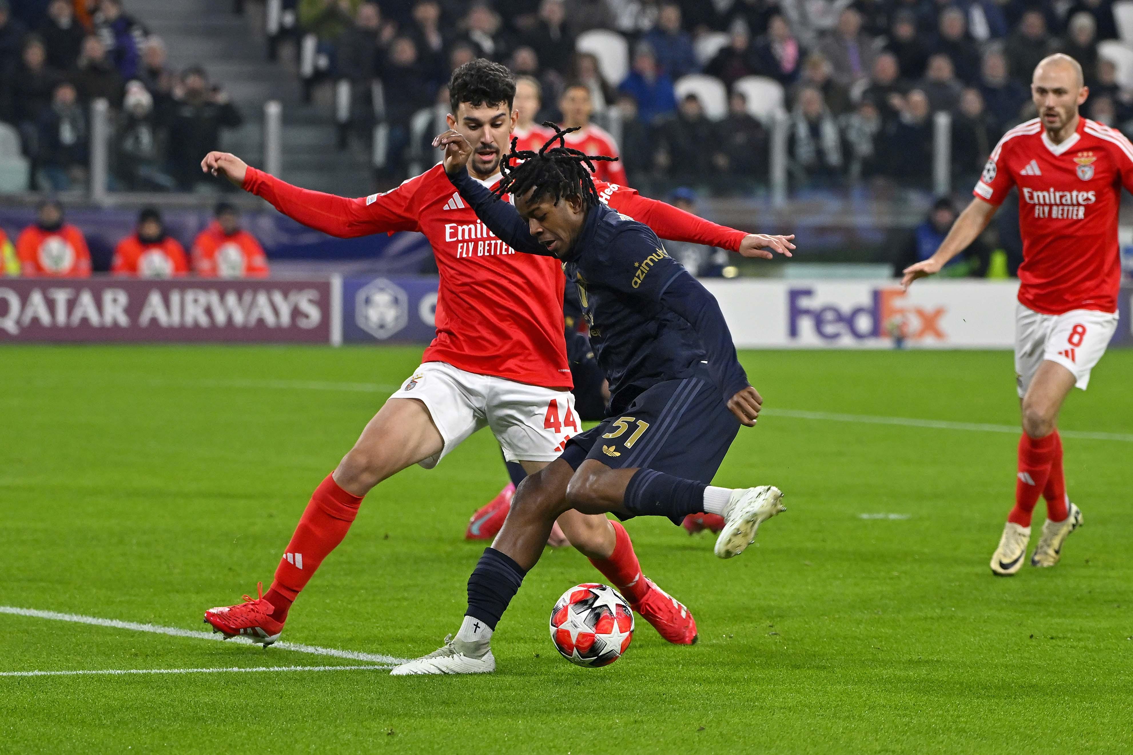 开云官方app入口-尤文图斯惨遭逆转，欧冠遭遇悲剧