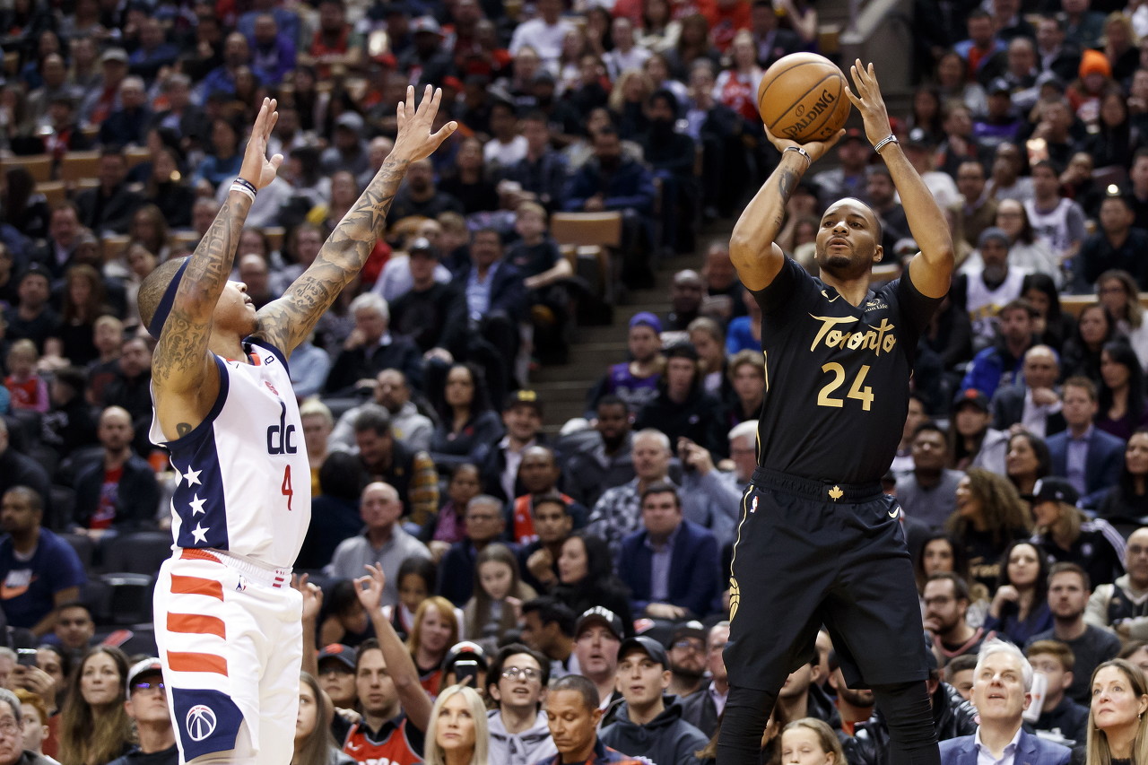 开云体育官方网站-猛龙队逼近对手,欲突围而出