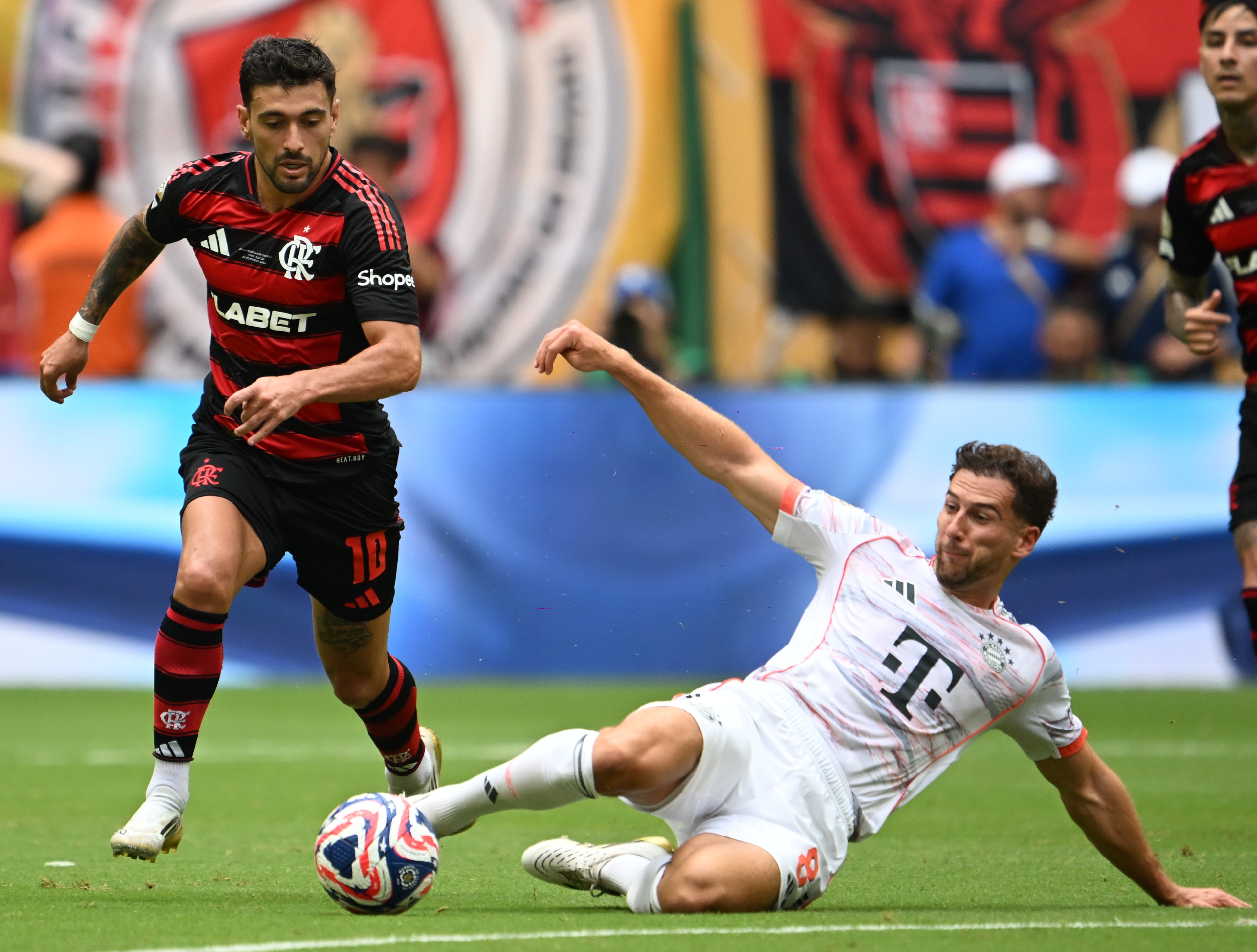 开云体育app-拜仁慕尼黑再次击败对手，保持领先优势