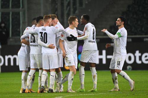 开云官网-拜仁慕尼黑客场完胜门兴格拉德巴赫，德甲联赛一骑绝尘