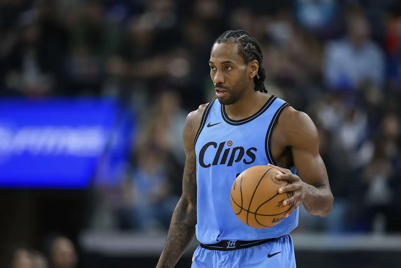 开云体育-关于鹈鹕完胜山东队，伦纳德高光表现的信息