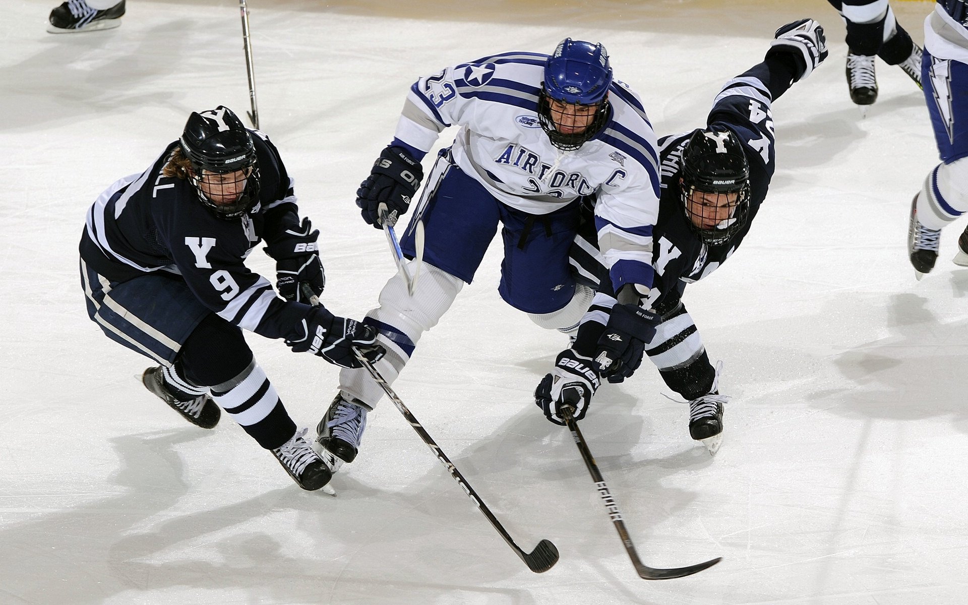 开云官方app入口-当蓝黑条纹遇上绿白球衣,楚阿梅尼的非典型致命一击